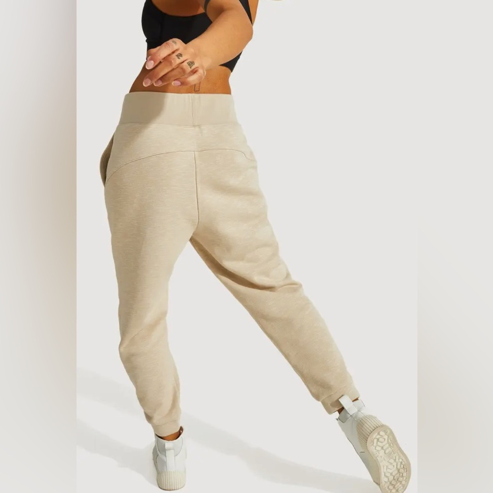 Awesome Halle Berry x Sweaty Betty Ginger Essentials Joggers - Picture 2 of 8
